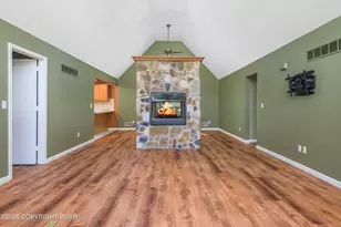 513 Gandolf Rd, Tamiment, PA 18371 - Photo 9