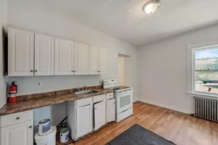 1198 W Main St, Stroudsburg, PA 18360 - Photo 9