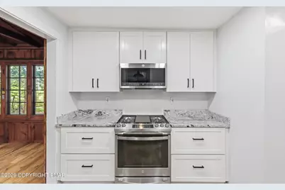  126 W West View Circle, East Stroudsburg, PA 18302 - Photo 5