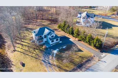  902 Thornberry Court, East Stroudsburg, PA 18302 - Photo 3