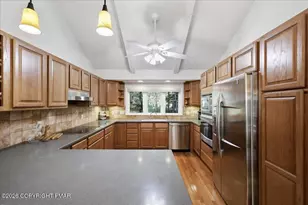 6262 Lakeview Dr, Pocono Pines, PA 18350 - Photo 7
