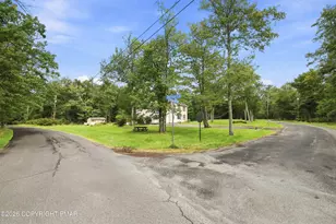 1123 Chickadee Dr, Pocono Summit, PA 18346 - Photo 3