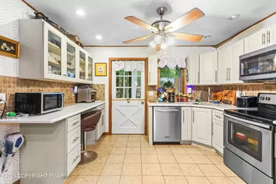  424 Saunders Drive, Bushkill, PA 18324 - Photo 11