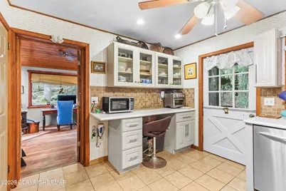  424 Saunders Drive, Bushkill, PA 18324 - Photo 13