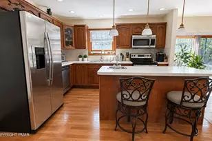 135 Mountain Top Cir, Bushkill, PA 18324 - Photo 9