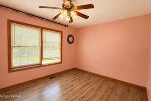 135 Mountain Top Cir, Bushkill, PA 18324 - Photo 23