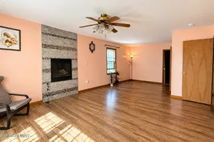 135 Mountain Top Cir, Bushkill, PA 18324 - Photo 17
