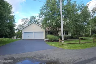 1255 Hawthorn Terrace, Pocono Summit, PA 18346 - Photo 3