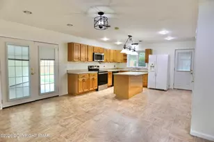 126 Lilac Dr, East Stroudsburg, PA 18301 - Photo 9