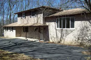 110 Pear Tree Ct Ct, Bushkill, PA 18324 - Photo 3