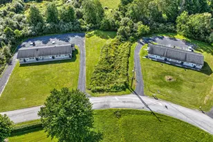 213 Lamplight Dr, Brodheadsville, PA 18322 - Photo 3