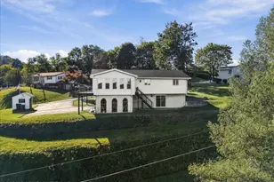 7121 Kingstead Dr, Slatington, PA 18080 - Photo 3