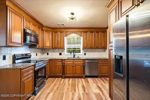 1070 Country Pl Dr, Tobyhanna, PA 18466 - Photo 11