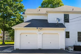 135 Mountain Top Cir, Bushkill, PA 18324 - Photo 3