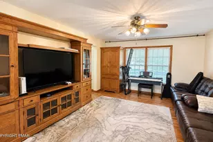 135 Mountain Top Cir, Bushkill, PA 18324 - Photo 7