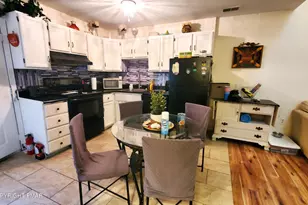 206 Falls Cir, Bushkill, PA 18324 - Photo 3