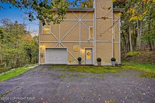 9868 Deerwood Dr, Tobyhanna, PA 18466 - Photo 3
