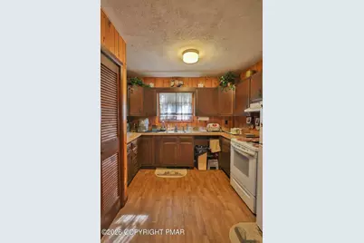  774 Country Place Drive, Tobyhanna, PA 18466 - Photo 9