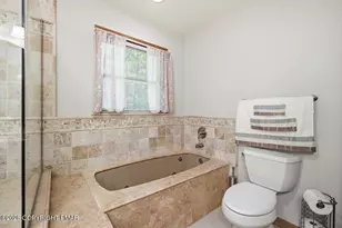 425 Underhill Dr, Tamiment, PA 18371 - Photo 31