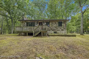 184 Swallow Cir, Bushkill, PA 18324 - Photo 1