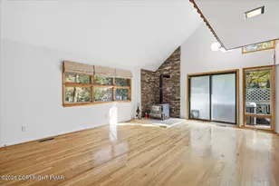 28 Heath Ln, Mount Pocono, PA 18344 - Photo 5