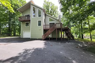 3233 Windermere Dr, Bushkill, PA 18324 - Photo 1