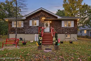 160 Hummingbird Trl, Bushkill, PA 18324 - Photo 1