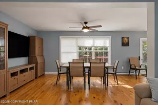 226 Squirrelwood Ct, Effort, PA 18330 - Photo 5