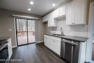  334 Somerset Drive, East Stroudsburg, PA 18301 - Photo 11