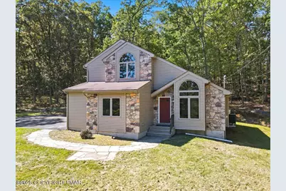  121 Sterling Circle, Bushkill, PA 18324 - Photo 1