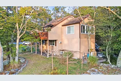  150 Dover Drive, Bushkill, PA 18324 - Photo 1