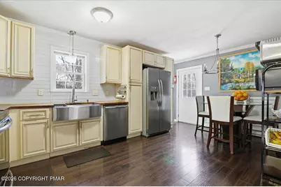  121 St Moritz Court, Henryville, PA 18332 - Photo 9