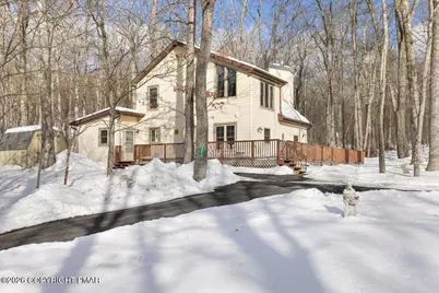  189 Dorchester Drive, Bushkill, PA 18324 - Photo 1
