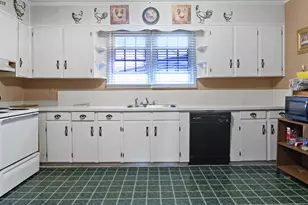 261 Myrtle St, Gloverville, SC 29828 - Photo 11