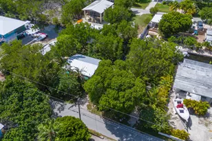 30881 Witters Ln, Big Pine, FL 33043 - Photo 3