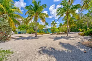 140 Gardenia St, Tavernier, FL 33070 - Photo 11