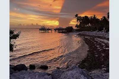 251 2nd St, Key Colony, FL 33051 - Photo 17