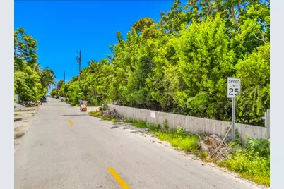 933 Lobster Lane, Key Largo, FL 33037 - Photo 1