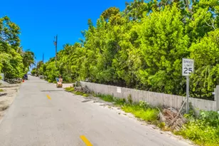 933 Lobster Ln, Key Largo, FL 33037 - Photo 1