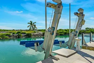 210 W Seaview Cir, Duck Key, FL 33050 - Photo 27