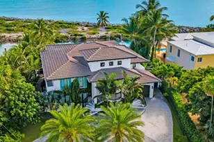 210 W Seaview Cir, Duck Key, FL 33050 - Photo 11