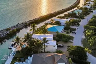 210 W Seaview Cir, Duck Key, FL 33050 - Photo 73