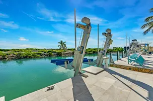 210 W Seaview Cir, Duck Key, FL 33050 - Photo 23