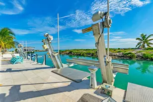 210 W Seaview Cir, Duck Key, FL 33050 - Photo 19