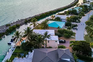 210 W Seaview Cir, Duck Key, FL 33050 - Photo 77