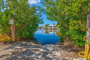 708 N Lake Dr, Key Largo, FL 33037 - Photo 3