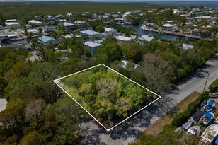 687 N Lake Dr, Key Largo, FL 33037 - Photo 1
