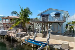 229 Burgundy Dr, Tavernier, FL 33070 - Photo 1