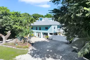 593 Bonito Ave, Key Largo, FL 33037 - Photo 1