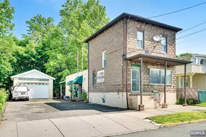 33 Chamberlain Avenue, Elmwood Park, NJ 07407 - Photo 1